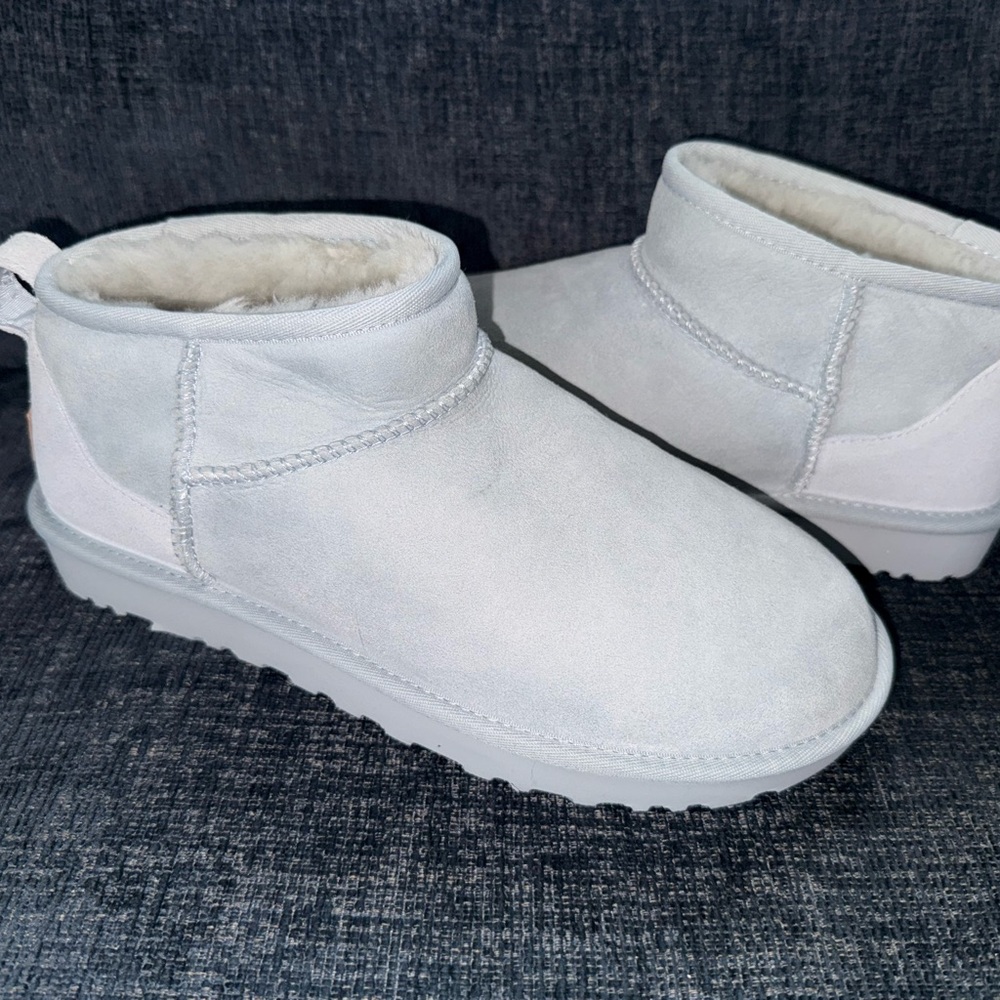 UGG Women's Ankle Boots in Light Gray